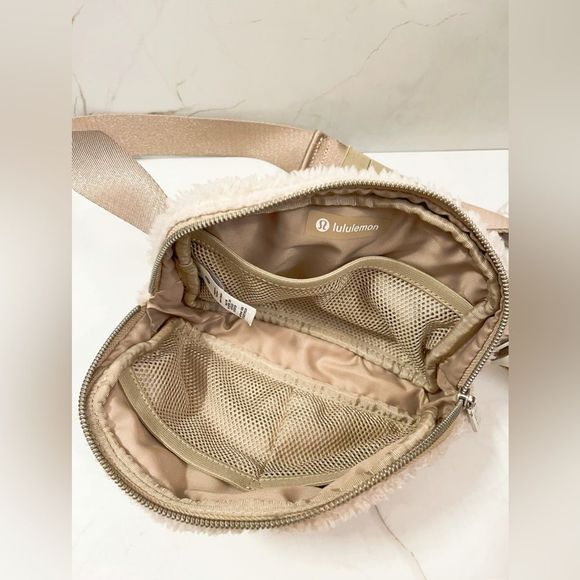 LULULEMON Everywhere Fleece Belt Bag - Picture 10 of 13